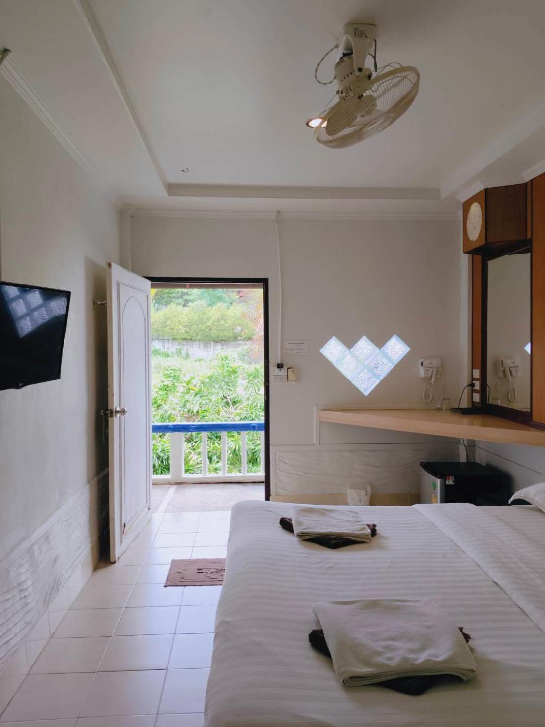 Simple Life Talay & Divers Resort Ko Tao Buitenkant foto